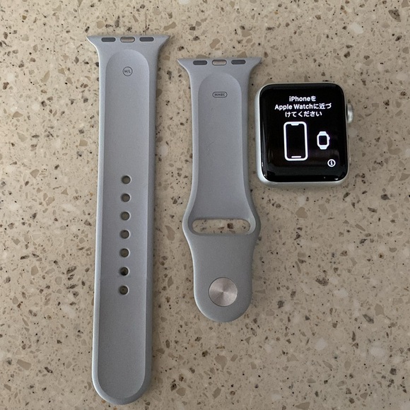 Apple Watch Series 3 38mm Silver Aluminum Fog Sport Band (GPS) Model A18… - Picture 7 of 16
